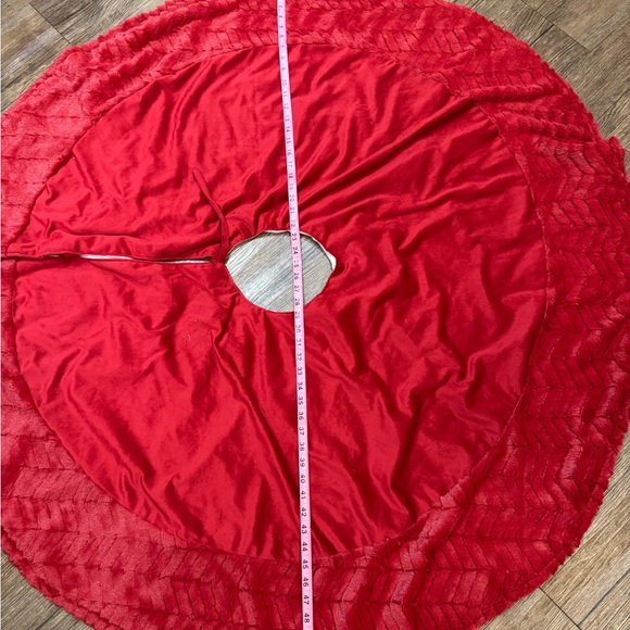Berkshire Blanket Christmas Tree Skirt 24 radius (52’ Diameter) NWOT - Picture 3 of 5